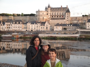On the river bank outside our front door overlooking the beautiful and photogenic Chateau of Amboise. C'est la vie!